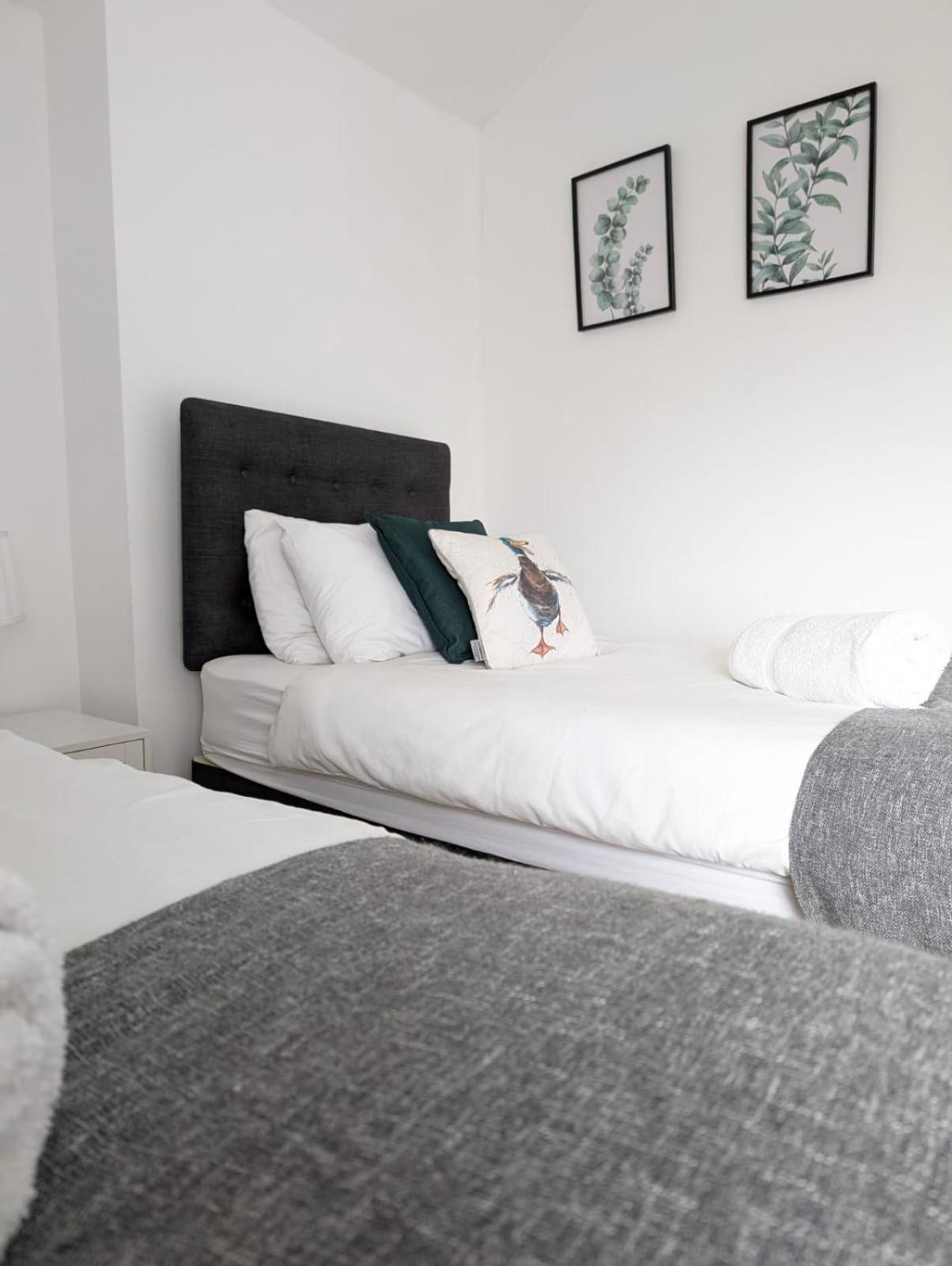 Апартаменты 3Br-St Johns Hse-Free Parking-Workers-Kitchen-Wifi-Dog Friendly Донкастер Экстерьер фото