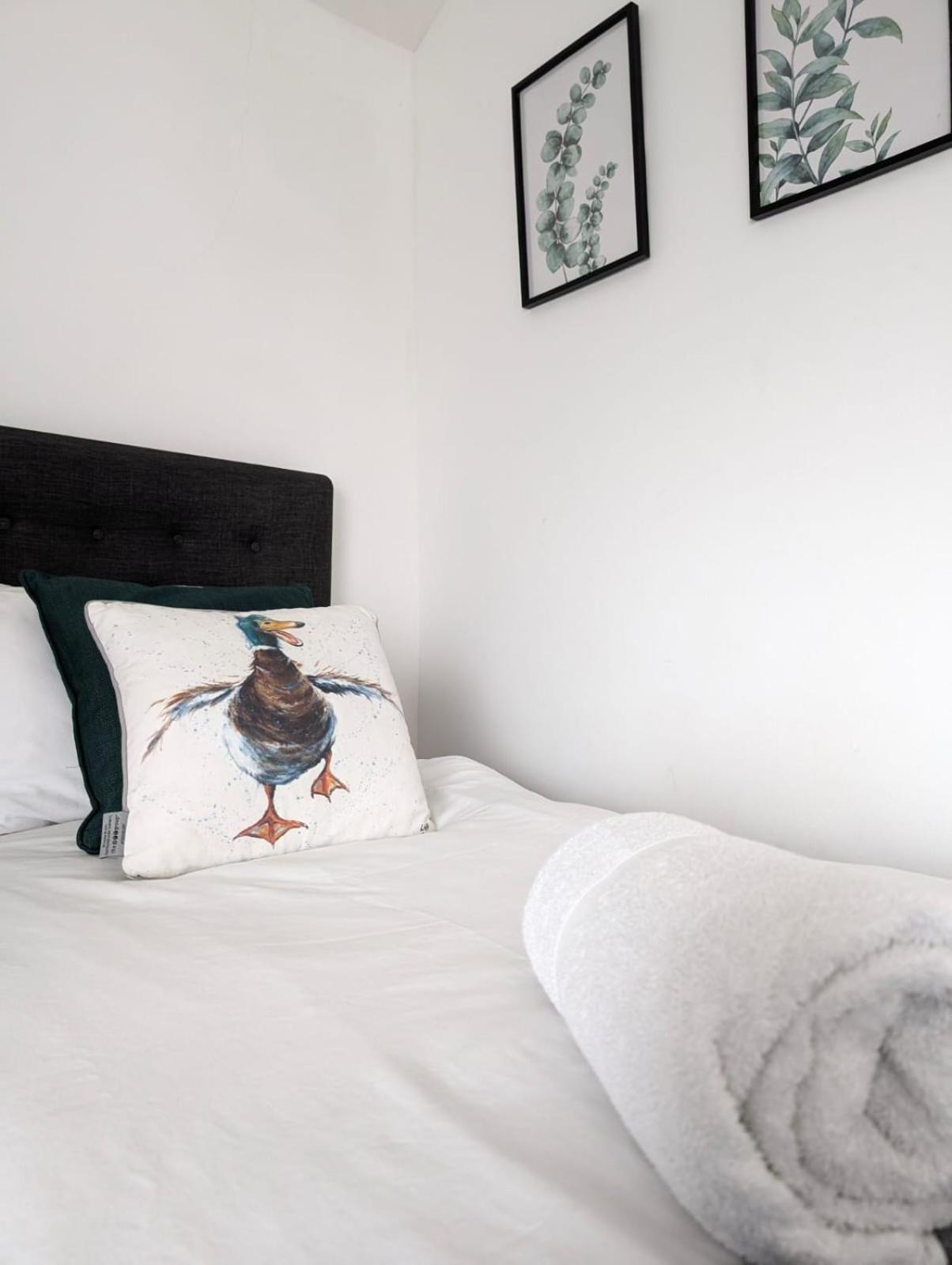 Апартаменты 3Br-St Johns Hse-Free Parking-Workers-Kitchen-Wifi-Dog Friendly Донкастер Экстерьер фото