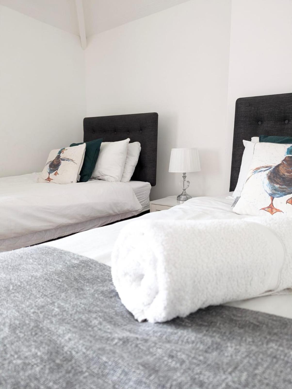 Апартаменты 3Br-St Johns Hse-Free Parking-Workers-Kitchen-Wifi-Dog Friendly Донкастер Экстерьер фото