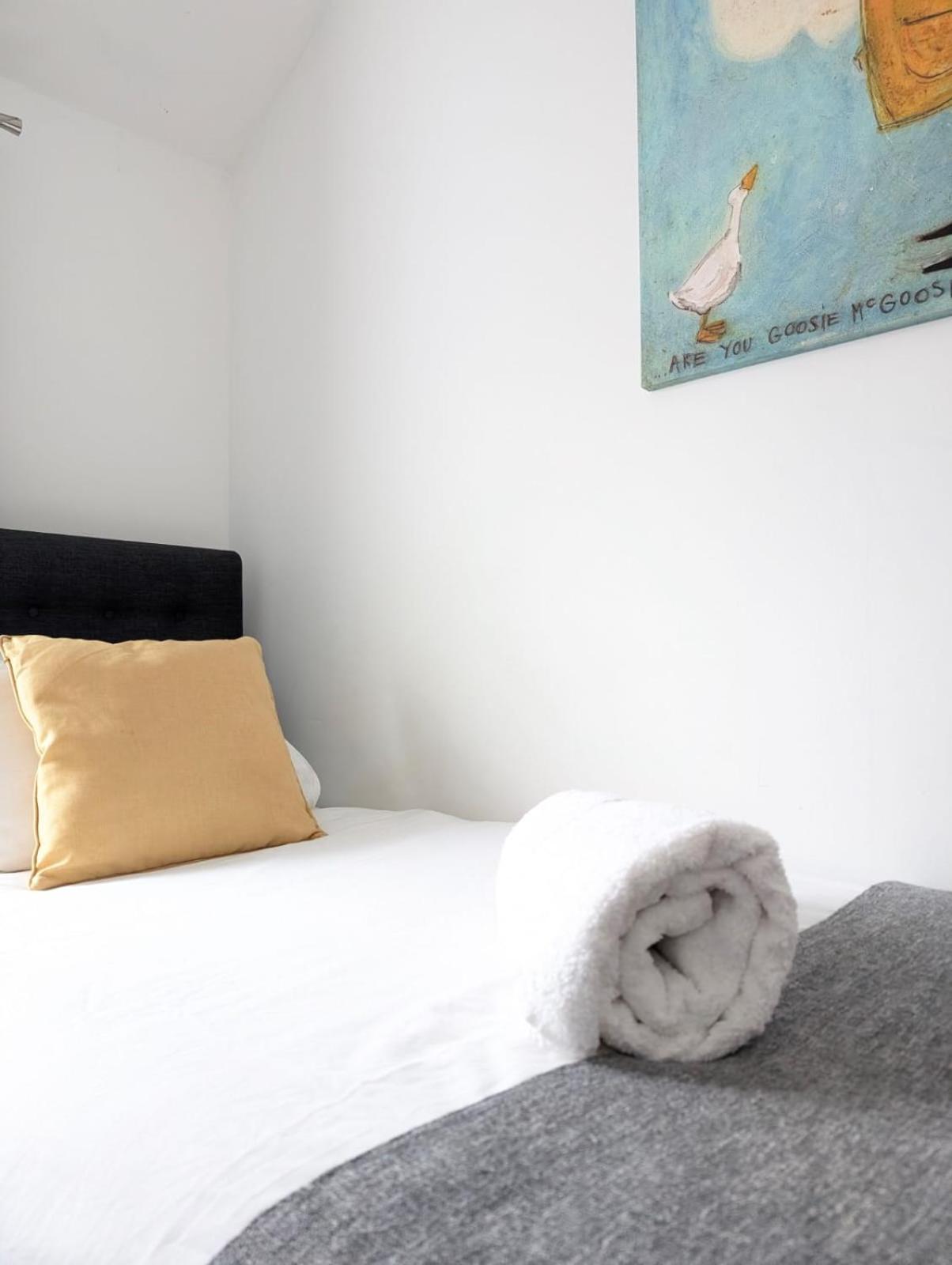 Апартаменты 3Br-St Johns Hse-Free Parking-Workers-Kitchen-Wifi-Dog Friendly Донкастер Экстерьер фото