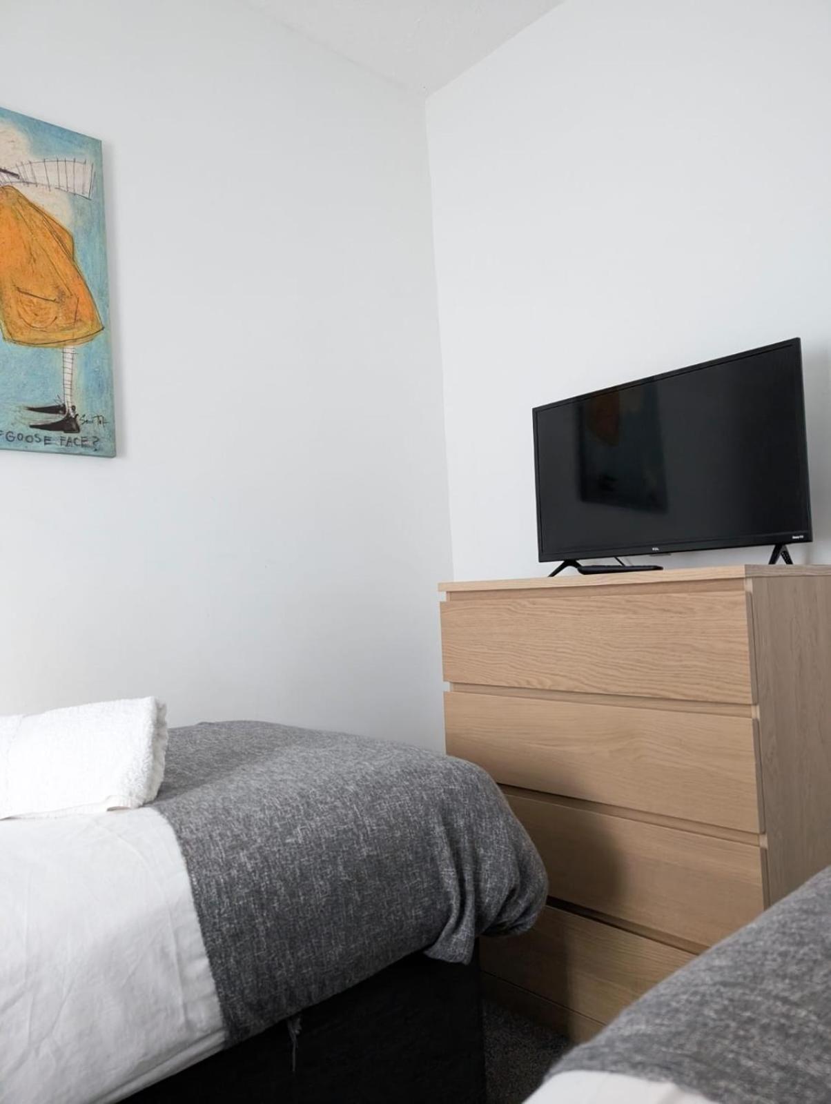 Апартаменты 3Br-St Johns Hse-Free Parking-Workers-Kitchen-Wifi-Dog Friendly Донкастер Экстерьер фото